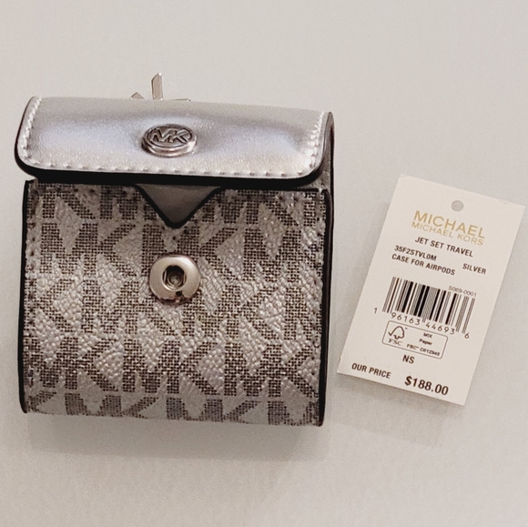 NWT Michael Kors MK Jet Set Travel Airpod Earpod Case Coinpurse Keychain Silver - Picture 5 of 8